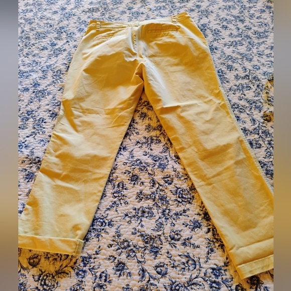 Yellow Gap girlfriend khaki pants - Picture 11 of 11
